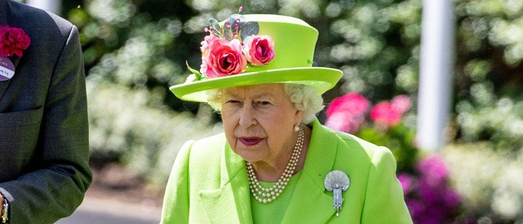 GALA VIDEO - Elizabeth II : même sa famille n’a pas le droit de l’appeler simplement
