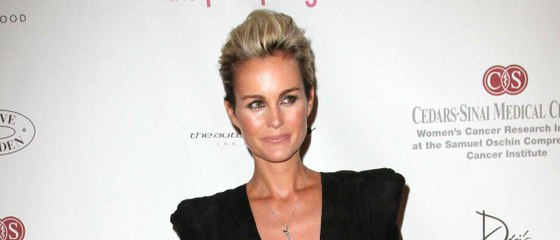 GALA VIDEO – Laeticia Hallyday en bikini : elle a retrouvé le sourire à St Barth