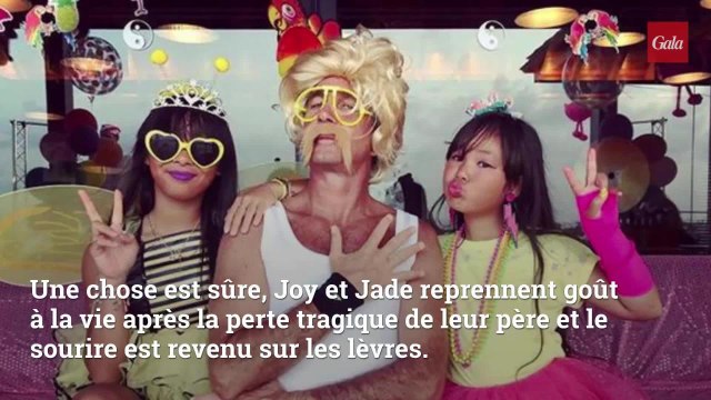 PHOTOS – Jade et Joy Hallyday, tout sourire, pour une journée entre copines à la plage de Saint Barth