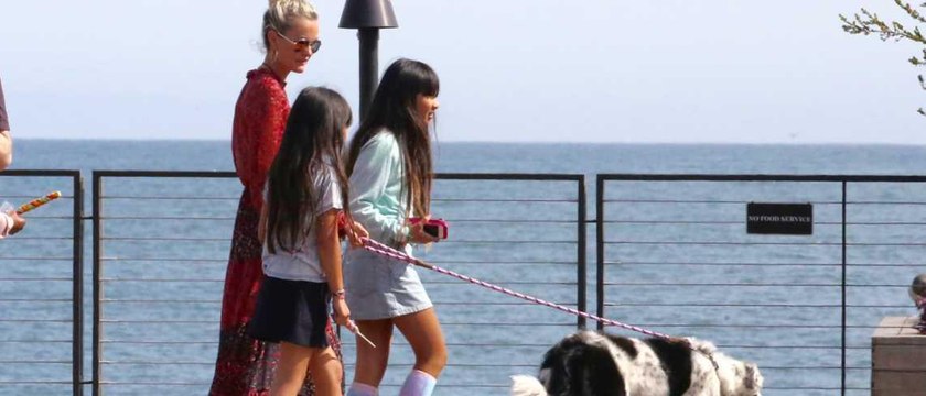 GALA VIDEO - Jade et Joy Hallyday, tout sourire, pour une journée entre copines à la plage de Saint Barth