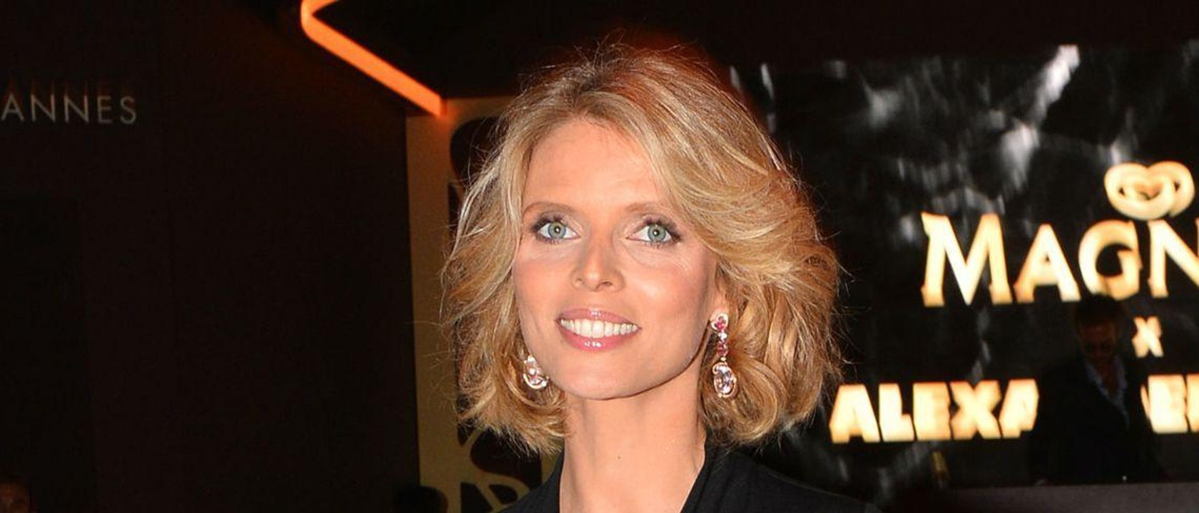GALA VIDEO – Sylvie Tellier en mini short, la jeune maman a déjà retrouvé la ligne