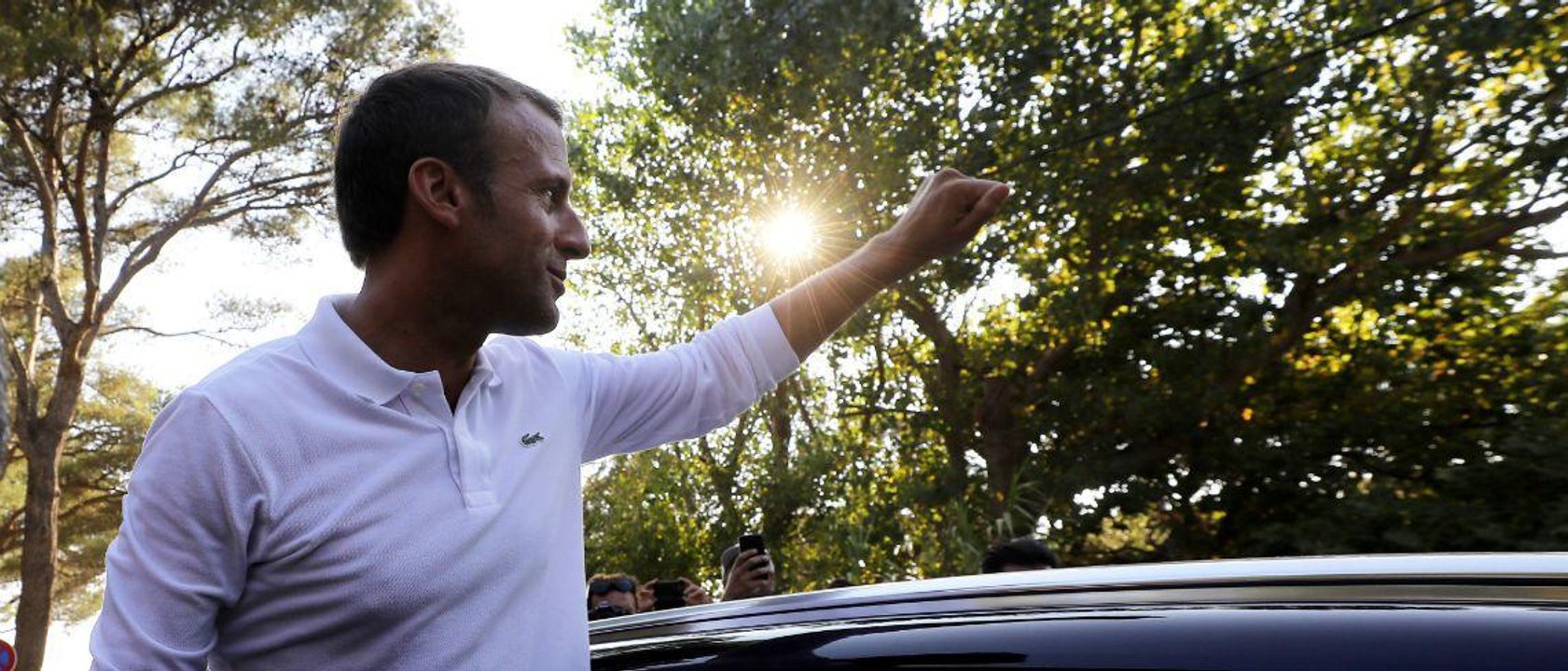 GALA VIDEO - Les voisins d’Emmanuel et Brigitte Macron mécontents ? Ski nautique et planche à voile sont interdits