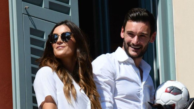 GALA VIDEO - La femme d’Hugo Lloris en tenue trop décontractée à l’Elysée ? Elle répond aux attaques