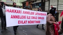 Hakkari'de evlat nöbeti tutan annelerden HDP'ye sürpriz eylem