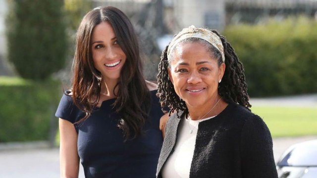 GALA VIDÉO - Doria Ragland : pourquoi la mère de Meghan Markle n'appa­raît plus depuis le mariage royal