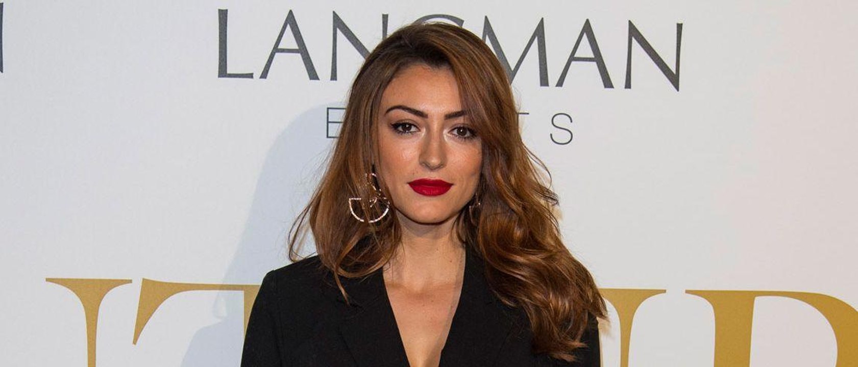 GALA VIDEO – Rachel Legrain-Trapani subjugue ses fans dans un maillot de bain très échancré et décolleté