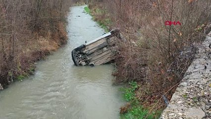 DERE KENARINA DEVRİLEN OTOMOBİLİN SÜRÜCÜSÜ ÇİNLİ KADIN YARALANDI