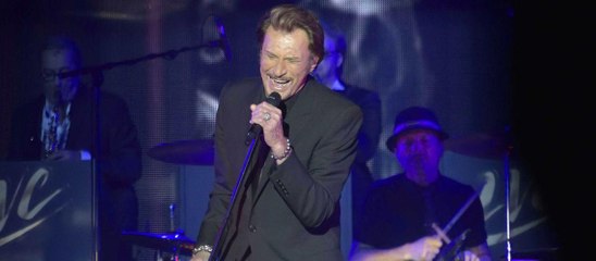 GALA VIDEO - Un fan de Johnny Hallyday prêt à tout pour rendre hommage à la star à St Barth