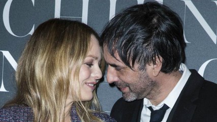 GALA VIDEO - Vanessa Paradis, ce qu’elle a trouvé chez Samuel Benchetrit qui lui manquait avant
