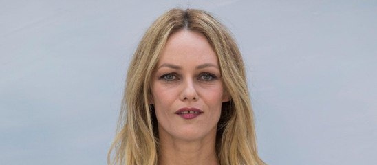 GALA VIDÉO - Jack, le fils de Vanessa Paradis et Johnny Depp rétabli, c’est lui qui a accompagné sa mère à la mairie