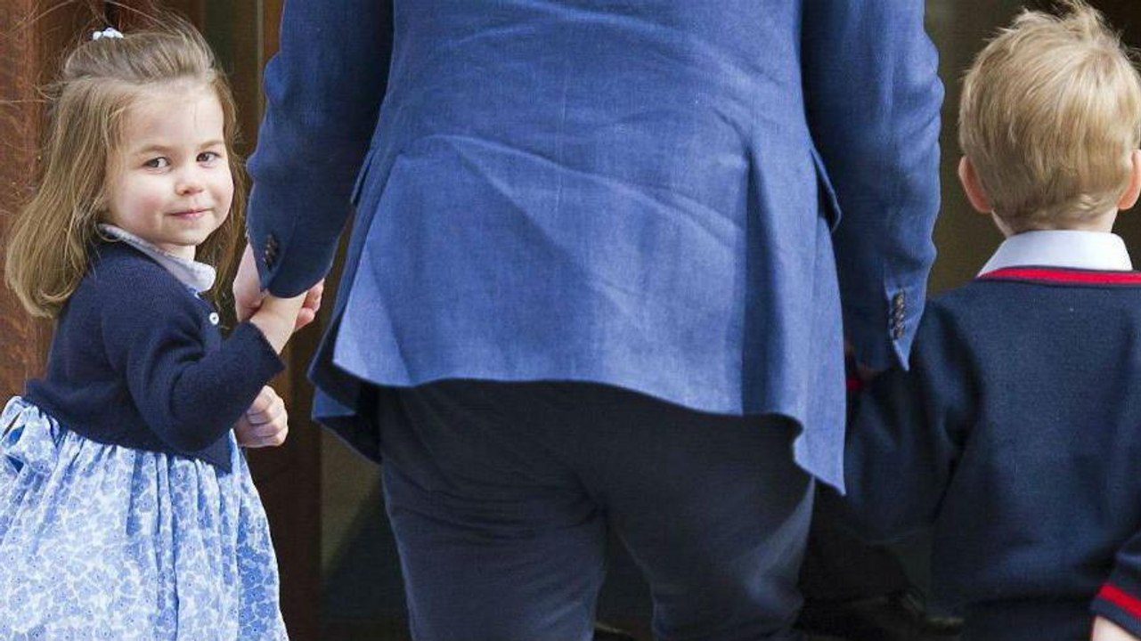 GALA VIDÉO - Royal Baby : la robe portée par la prin­cesse Char­lotte pour rencon­trer son petit frère est déjà sold out !