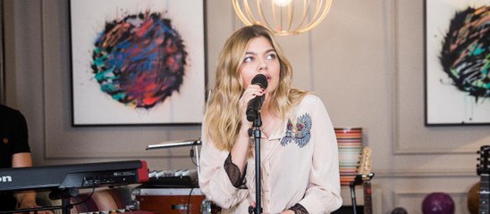GALA VIDEO- Louane reprend "What about us" de Pink