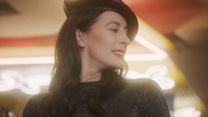 GALA VIDEO- Marie-Agnès Gillot pour Estée Lauder
