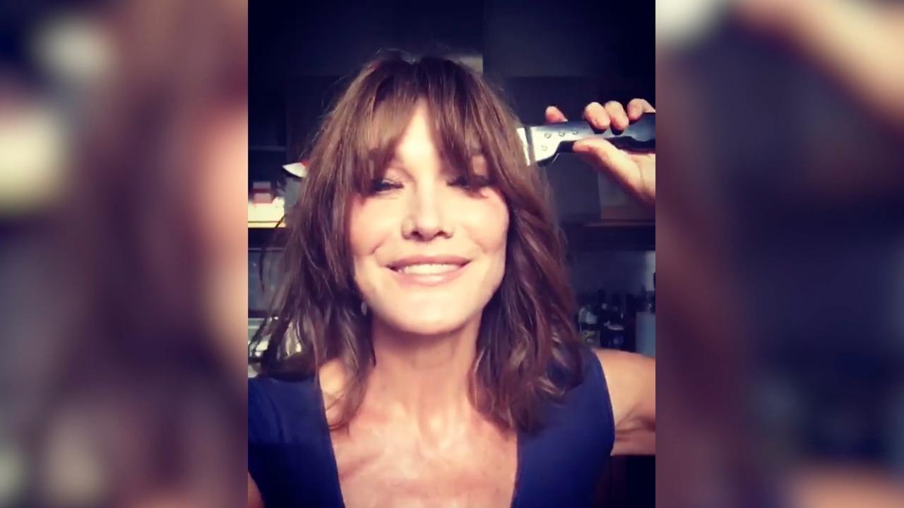 GALA VIDEO - Carla Bruni-Sarkozy vous souhaite un joyeux Halloween