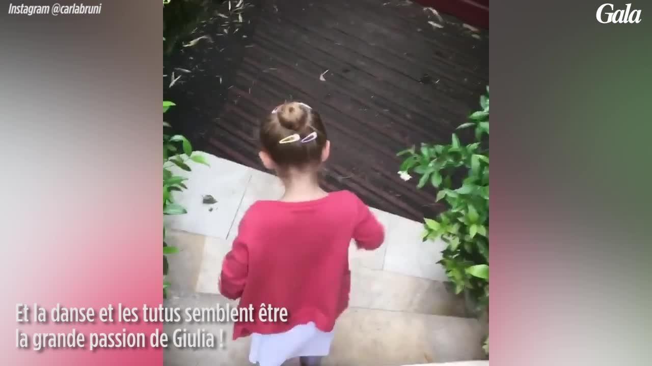 GALA VIDEO - Carla Bruni est très fière de sa fille qui danse avec ses copines
