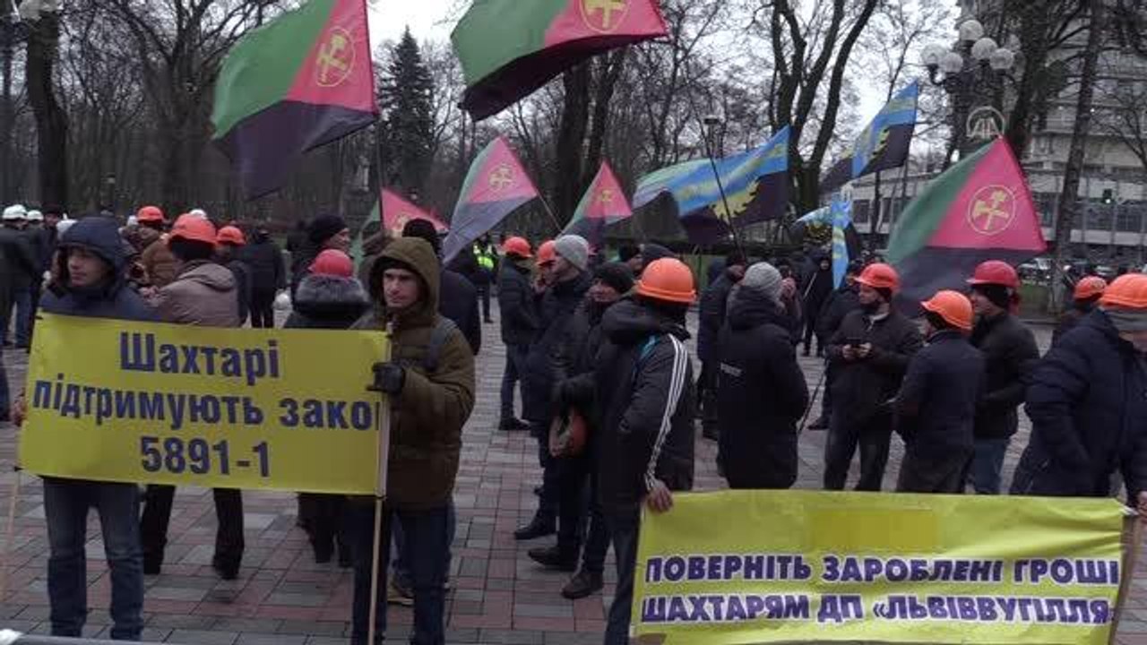 Ukrayna'da maden işçileri eylem yaptı