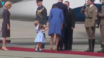 GALA VIDEO - La première révérence de la princesse Charlotte