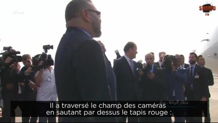 GALA VIDEO - Voyage d'État à Rabat: le saut de cabri du garde du corps de Macron