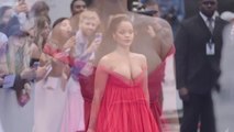 GALA VIDEO- Rihanna embrase le tapis rouge de Londresp our l'avant-première de Valerian