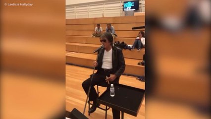 GALA VIDEO- Johnny Hallyday en pleine répétition