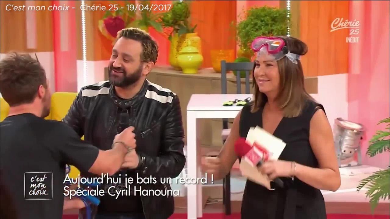 GALA VIDEO - Evelyne Thomas et Cyril Hanouna s'embrassent sur le plateau de "C'est mon choix"