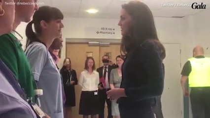 GALA VIDEO - Kate Middleton rencontre les blessés de l'attentat de Londres