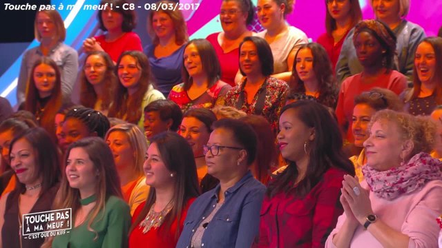 GALA VIDEO - Evelyne Thomas présente TPMP déguisée en carotte