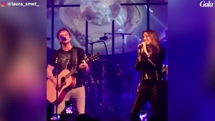 GALA VIDEO – Laura Smet a chanté sur scène avec David Hally­day devant Estelle et leur fille Emma
