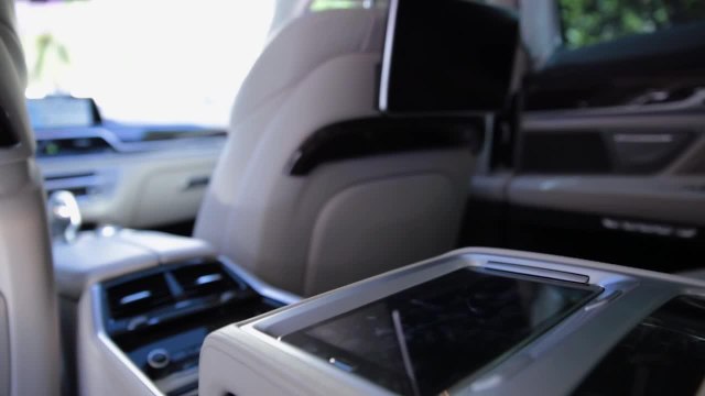 GALA VIDEO - SUNSET CANNES Episode 7 avec Marie-Josée Croze