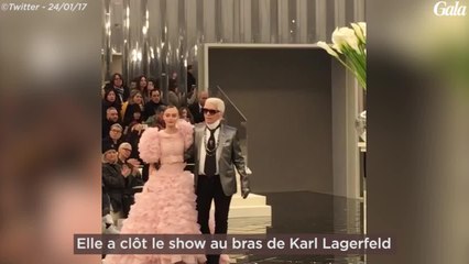 GALA VIDEO - Lily-Rose Depp défile en robe de mariée pour Chanel