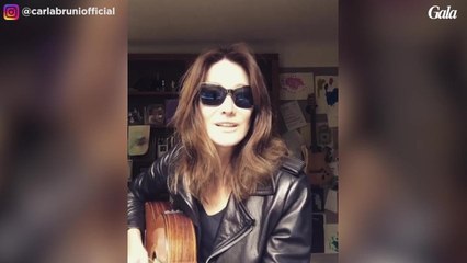 GALA VIDEO - carla Bruni rend hommage à Lou Reed en chanson