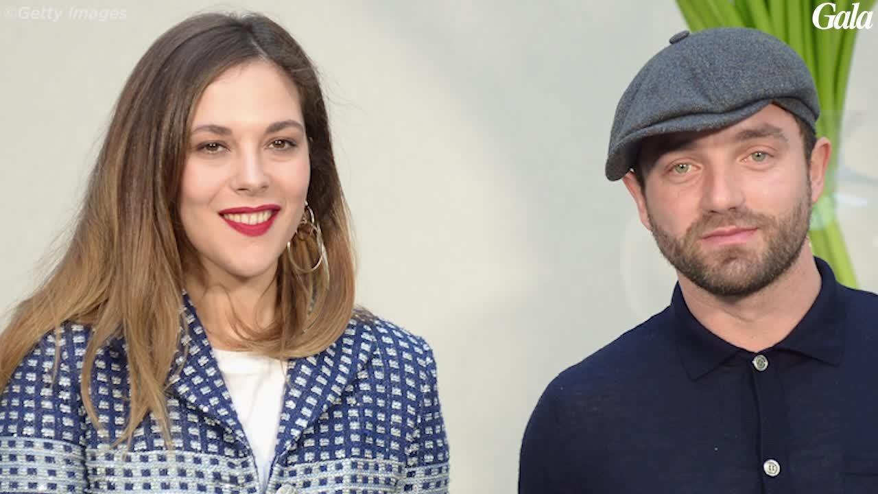 GALA VIDEO - Vanessa Paradis assiste au défilé Chanel