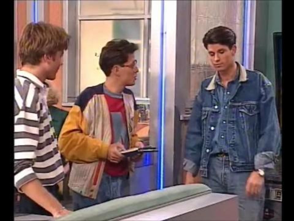 Gala.fr - Julie Gayet dans Premiers Baisers