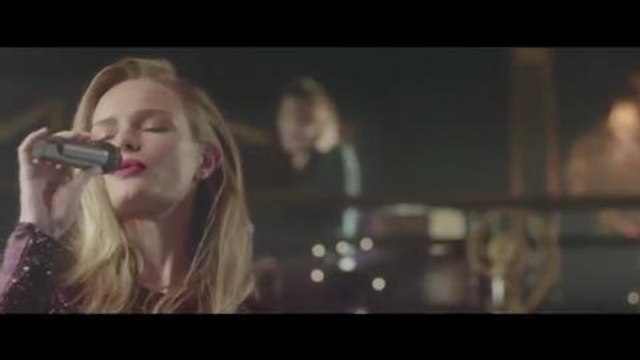 Gala.fr - Kate_Bosworth_stars_in_Winter_Wonderland_-_A_Christmas_film_by_Topshop