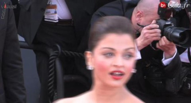 Vidéo- Tapis rouge pour Mathieu Amalric et ses stripteaseuses