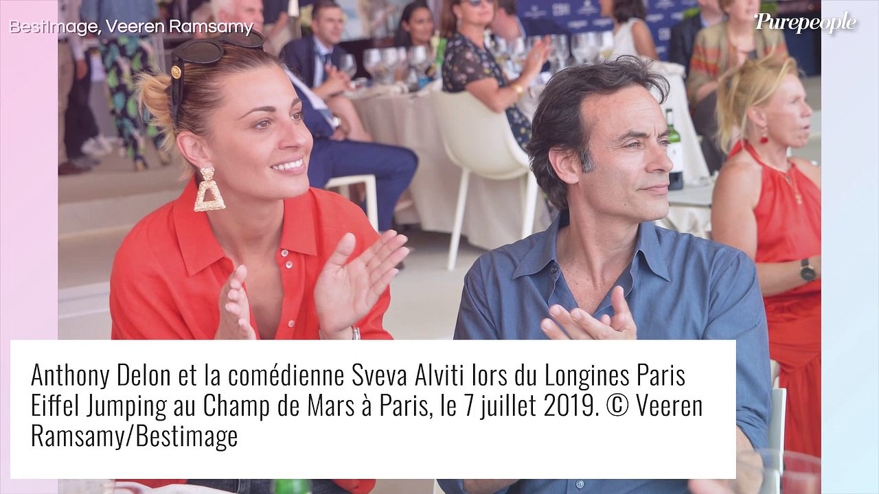 Anthony Delon : Photos de famille, mort de sa maman en 37 jours... l'acteur plongé dans la nostalgie