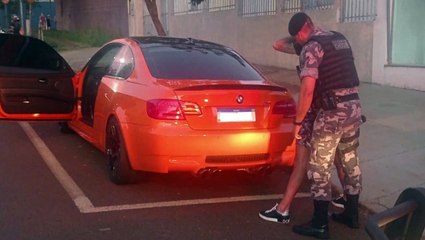 Condutor de BMW que estava com cigarros de maconha não era habilitado e realizava manobras perigosas, diz PM