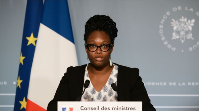 GALA VIDÉO - Sibeth Ndiaye responsable des erreurs de com’ d’Emmanuel Macron ? Sa réponse est sans détour