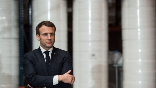 GALA VIDEO - Emmanuel Macron bien renseigné : il se régale des notes des services d’espionnage