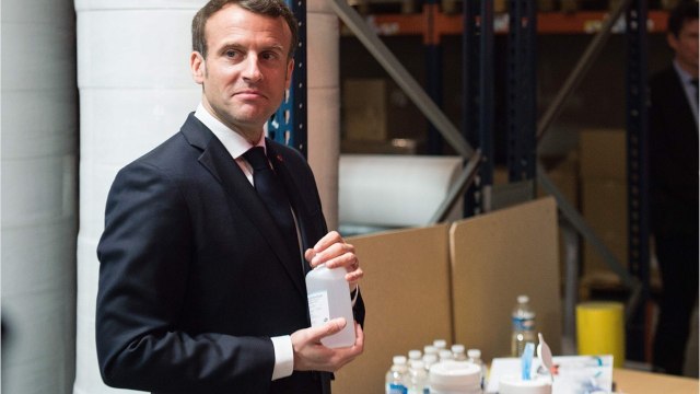 GALA VIDÉO - Emmanuel Macron moqué pour son goût des « déguisements : « Qu’est ce qu’il a été faire avec un masque sur le nez ?