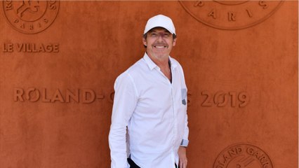 GALA VIDEO - Jean-Luc Reichmann, papa confiné, ironise sur “les engueulades sur les devoirs”