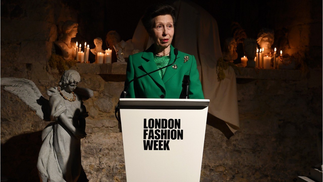 GALA VIDEO - La fille d’Elizabeth II fait la leçon aux “jeunes trop pressés” de la famille royale : Meghan et Harry dans son viseur ?