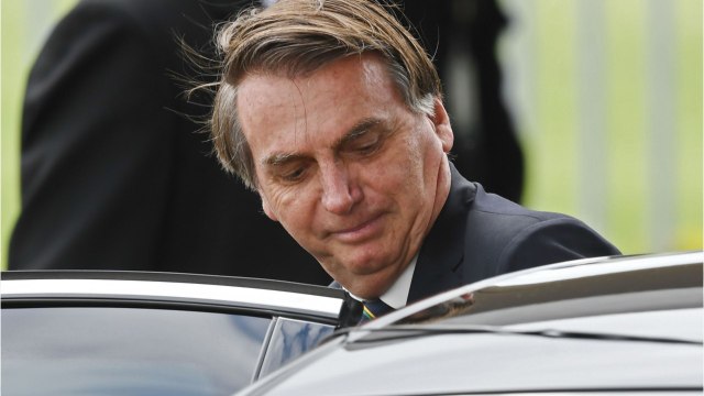 GALA VIDEO - Jair Bolsonaro, qui avait insulté Brigitte Macron, traité d'“assassin“ : son action contre le virus sévèrement critiquée