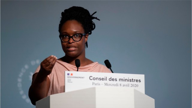 GALA VIDEO - Sibeth Ndiaye a réparti les tâches dans son couple : son mari Patrice Roques “fait le confinement”