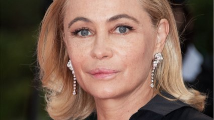 GALA VIDEO - Emmanuelle Béart, confinée avec son fils Surifel, joue le rôle de la maîtresse