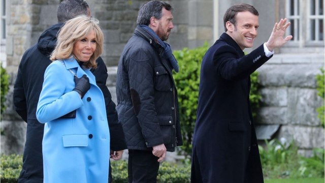 GALA VIDEO - Emmanuel Macron, « déboussolé , a appelé Didier Raoult : c'est Brigitte qui l'a convaincu