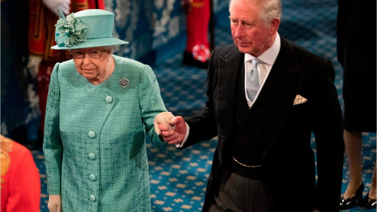 GALA VIDEO - Le prince Charles contaminé : sa mère Elizabeth II plus isolée que jamais