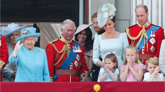 GALA VIDEO - Comment les enfants de Kate Middleton et William gardent le lien avec la reine et le prince Philip