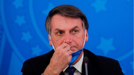GALA VIDÉO - Jair Bolsonaro, qui avait insulté Brigitte Macron, fait une drôle de remarque sur les sexagénaires et la maladie