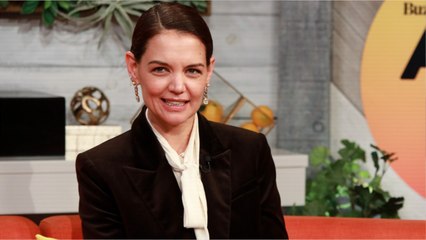 GALA VIDEO - Katie Holmes prête à tout pour protéger sa fille Suri après son divorce avec Tom Cruise